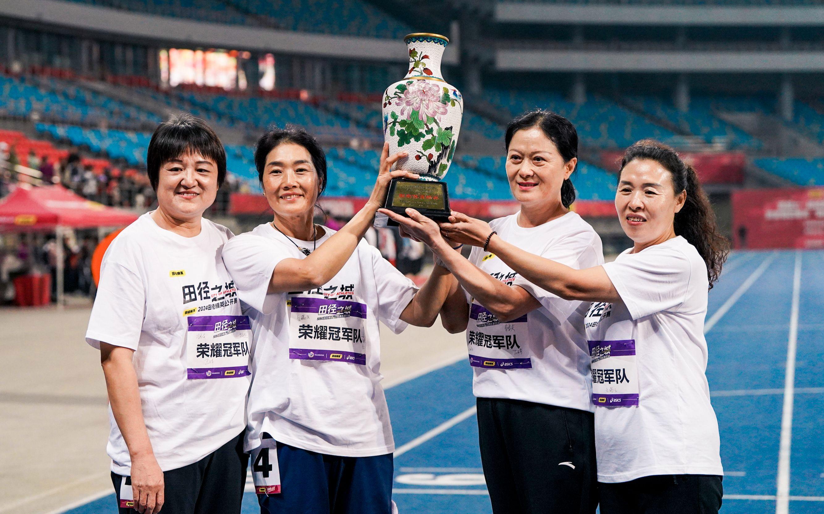 德州扑克规则-运动员们在比赛中表现出色，体现出团队合作和个人实力的简单介绍